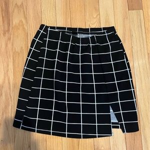 Mini skirt with slit